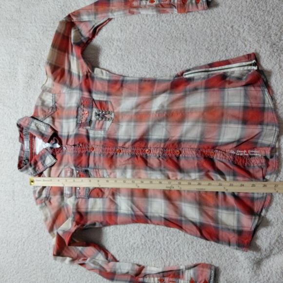 Roar Women's Plaid Rhinestone Button Down Shirt Sz M - Red and White Cross - Picture 4 of 7